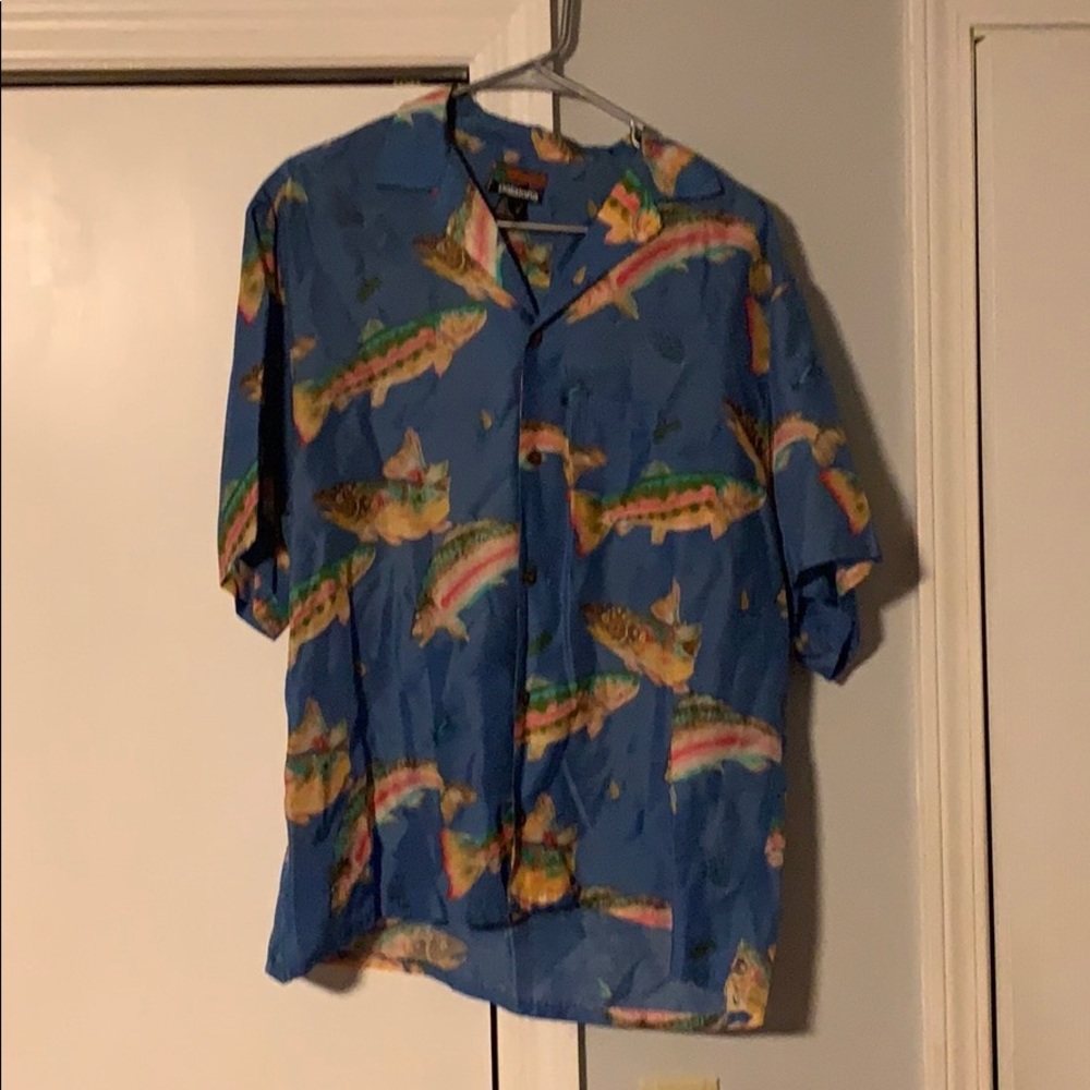 Vintage Patagonia Shirt *DOES HAVE SWEAT STAINS*